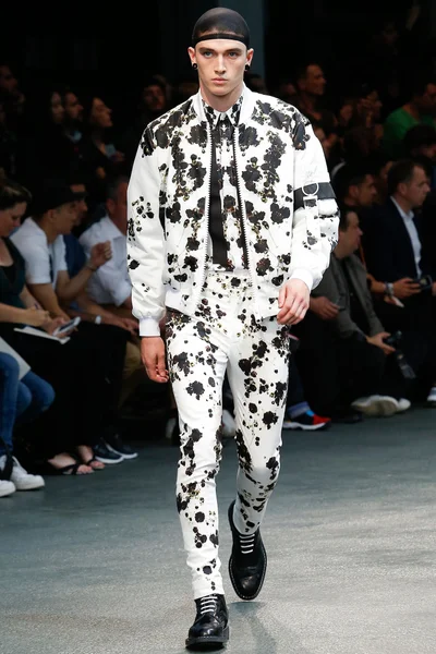 Look 50